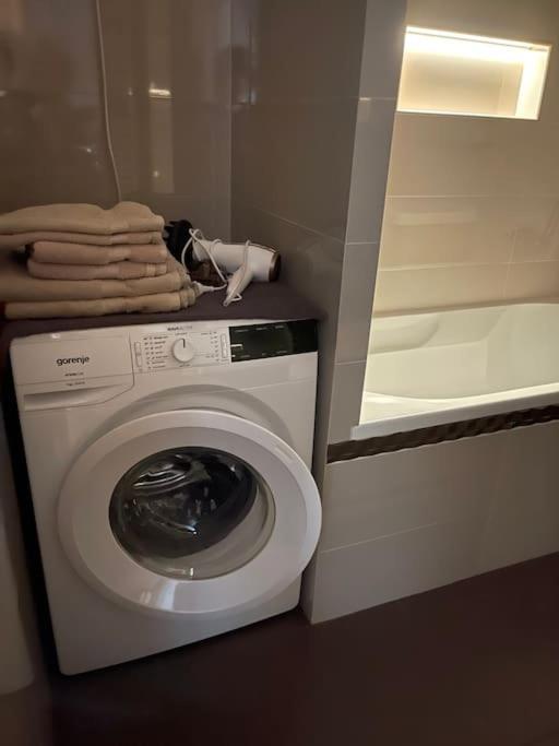 Priestranny 3 Izb. Apartman V Centre S Parkovanim. Banská Bystrica Eksteriør billede