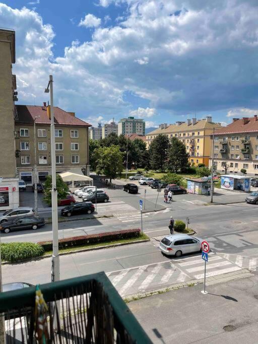 Priestranny 3 Izb. Apartman V Centre S Parkovanim. Lejlighed Banská Bystrica Eksteriør billede