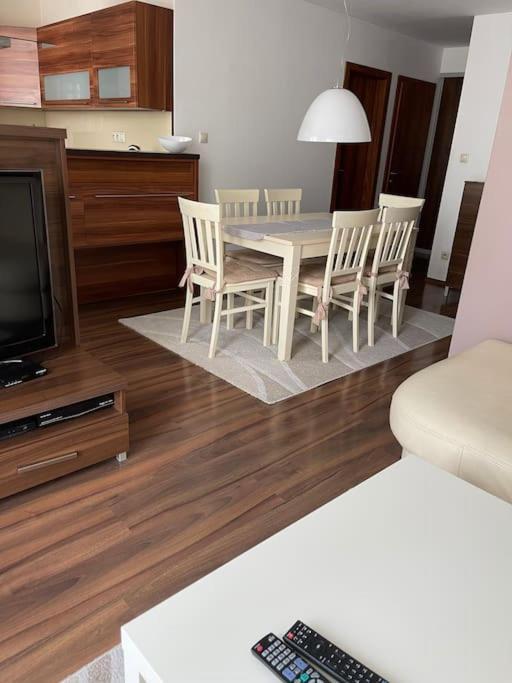 Priestranny 3 Izb. Apartman V Centre S Parkovanim. Banská Bystrica Eksteriør billede