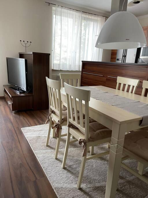 Priestranny 3 Izb. Apartman V Centre S Parkovanim. Banská Bystrica Eksteriør billede