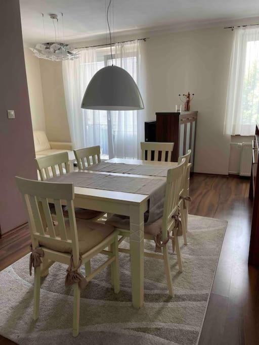 Priestranny 3 Izb. Apartman V Centre S Parkovanim. Banská Bystrica Eksteriør billede